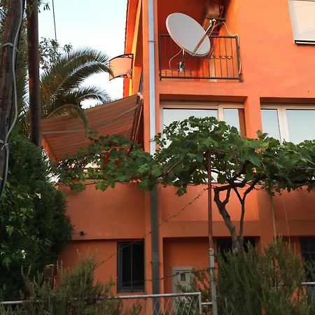 Holiday Home Orange Utjeha Exteriér fotografie